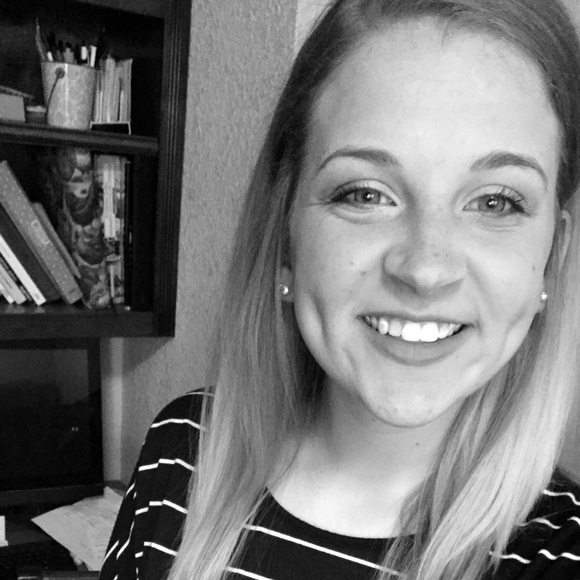 Meet your Posher, Mikaela - Picture 5 of 7